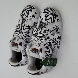 Goats Leather Upper Velcro Strap Sneaker sz 3